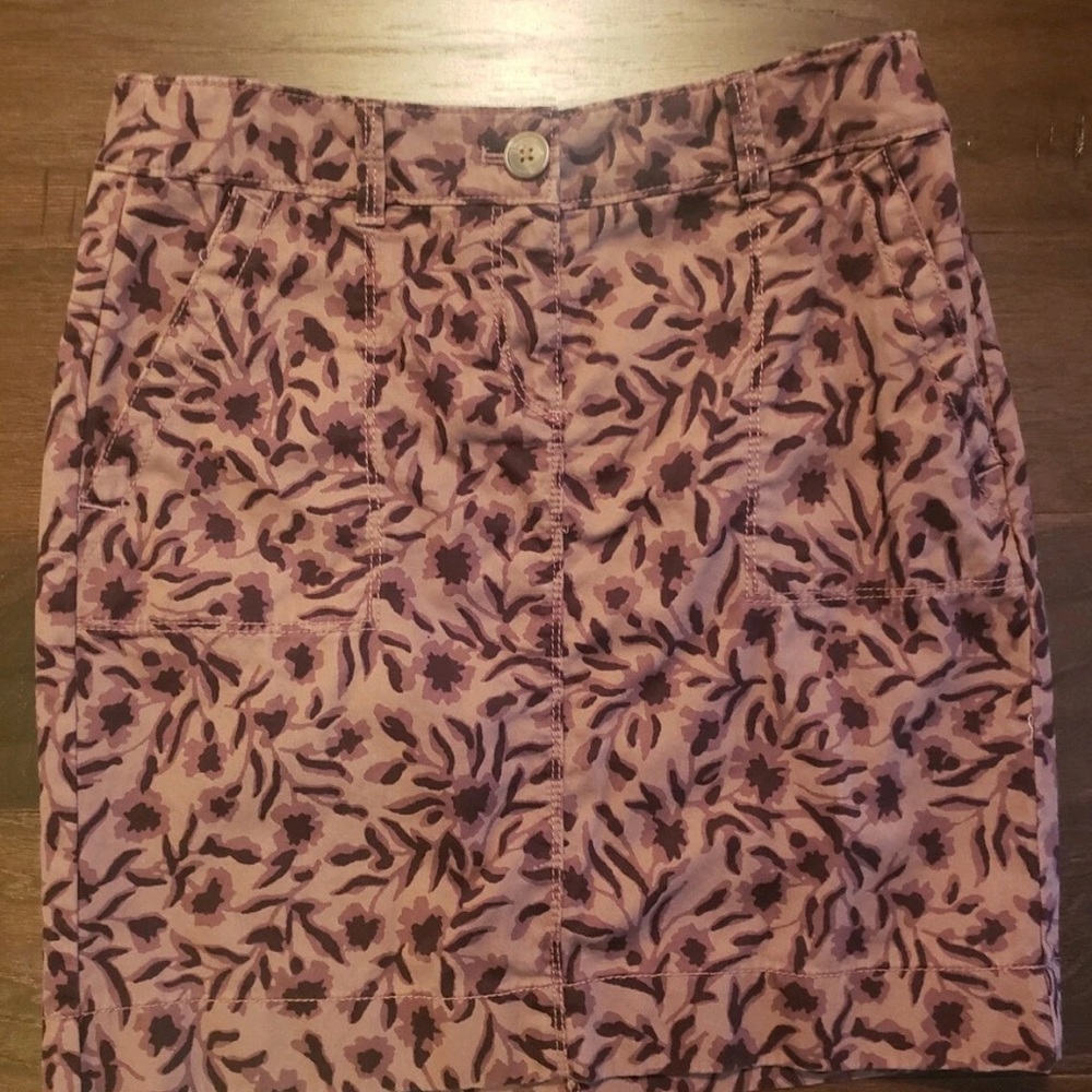 Ann Taylor Loft camouflage skirt (size 8)
